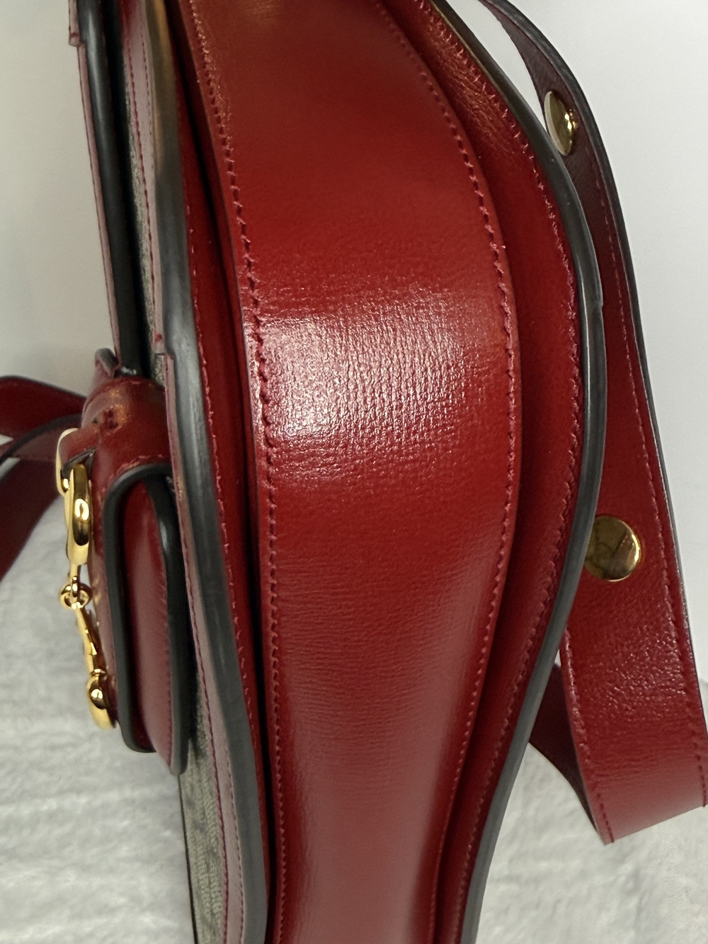 Gucci Horsebit Small Shoulder Bag in Red and Beige GG Canvas - Picture 3 of 13